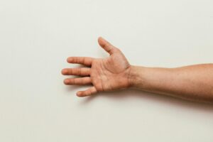 Carpal Tunnel Symptoms: A Comprehensive Guide to Early Signs & Stages